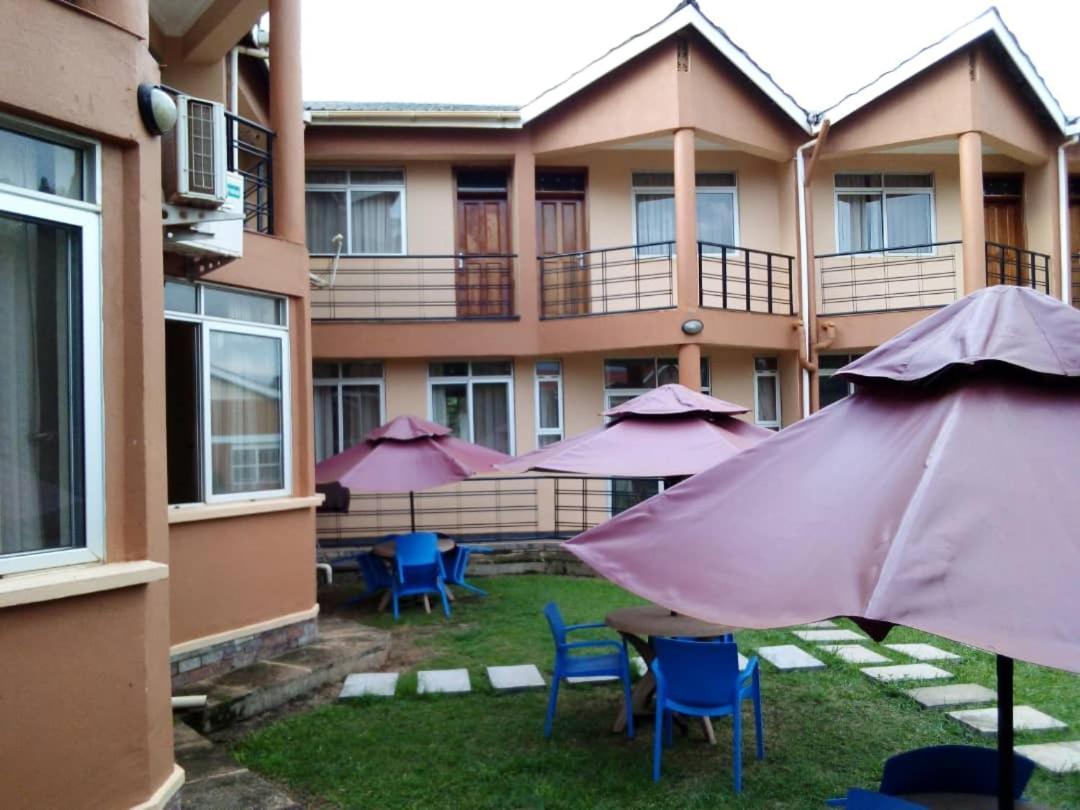 Westcliff Hotel Lira Bagian luar foto