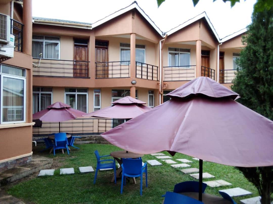Westcliff Hotel Lira Bagian luar foto