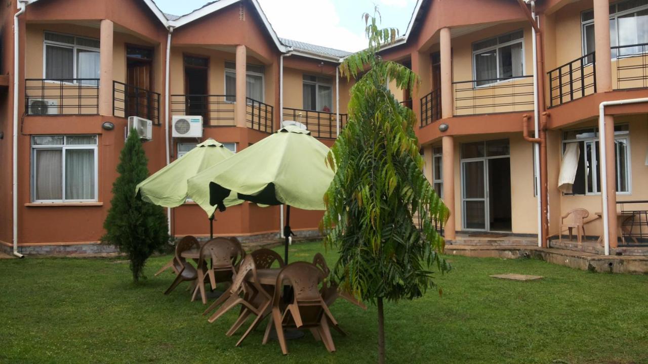 Westcliff Hotel Lira Bagian luar foto