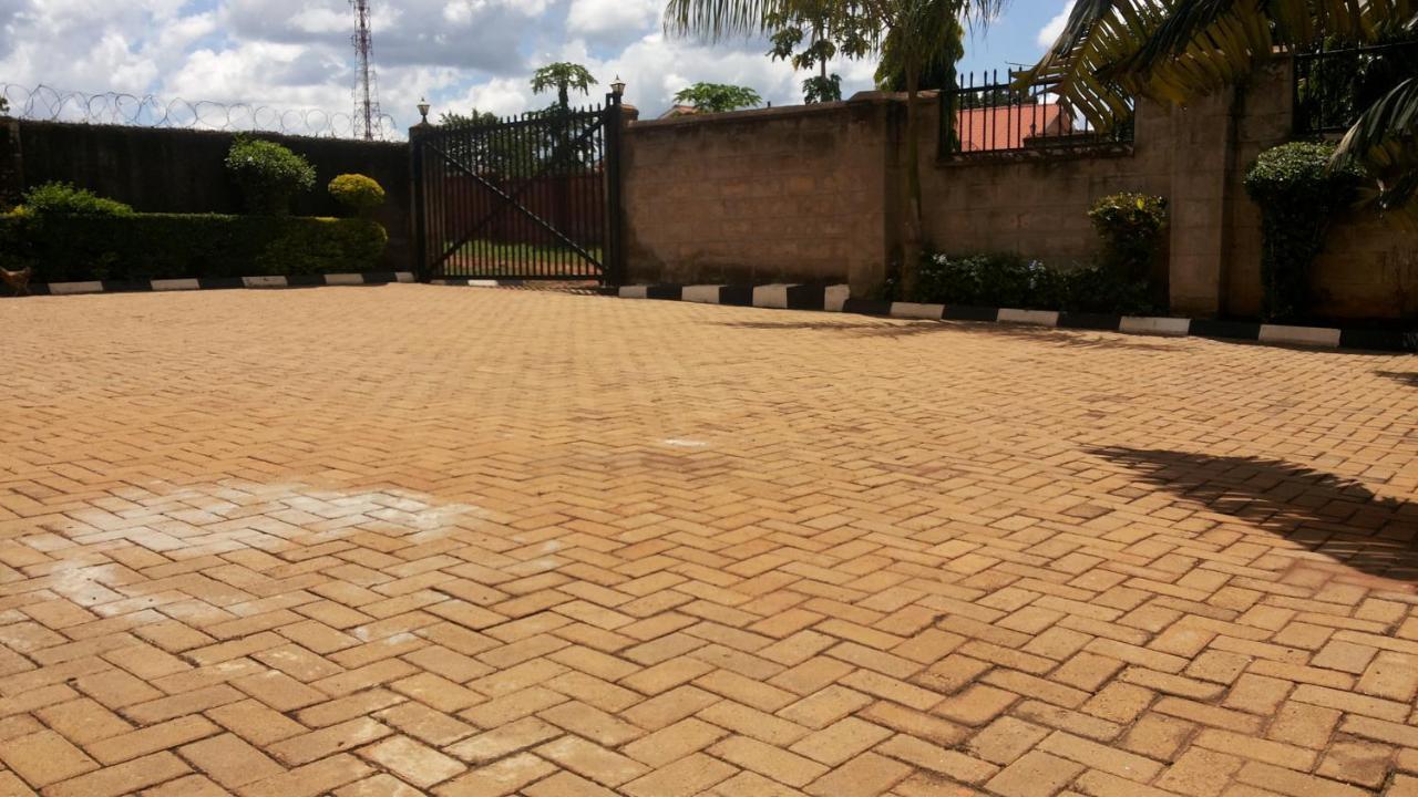 Westcliff Hotel Lira Bagian luar foto